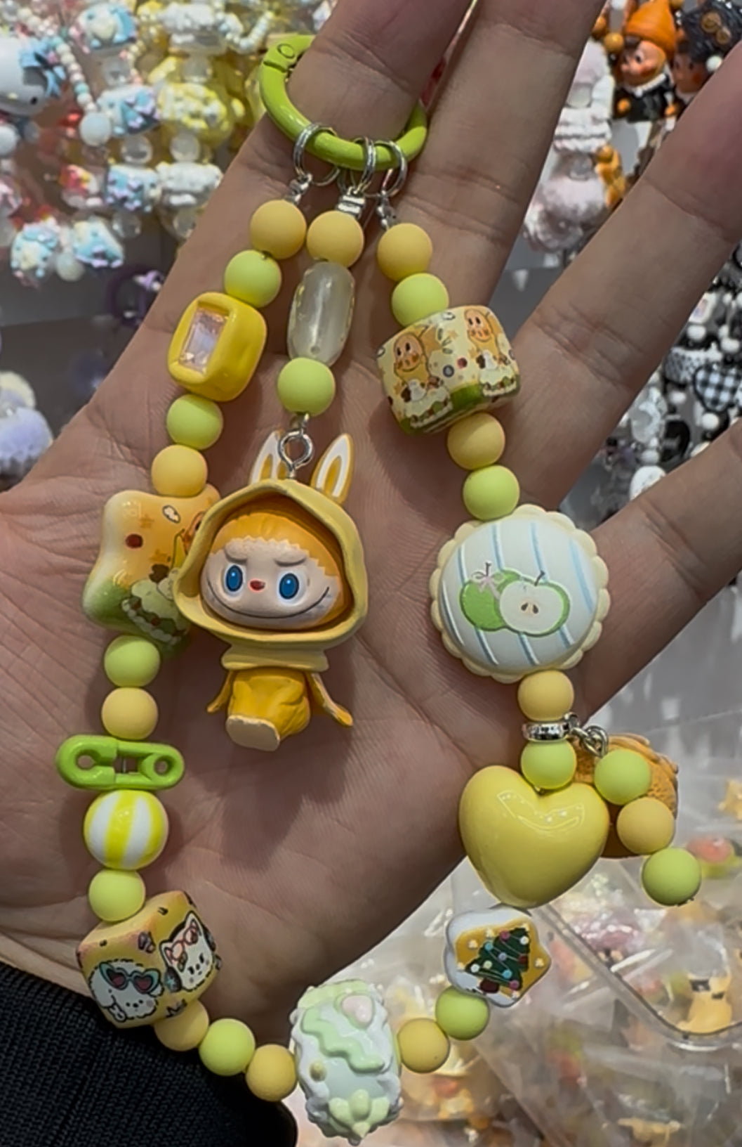 LIVESTREAM SHOP - KEY/PHONE CHAIN