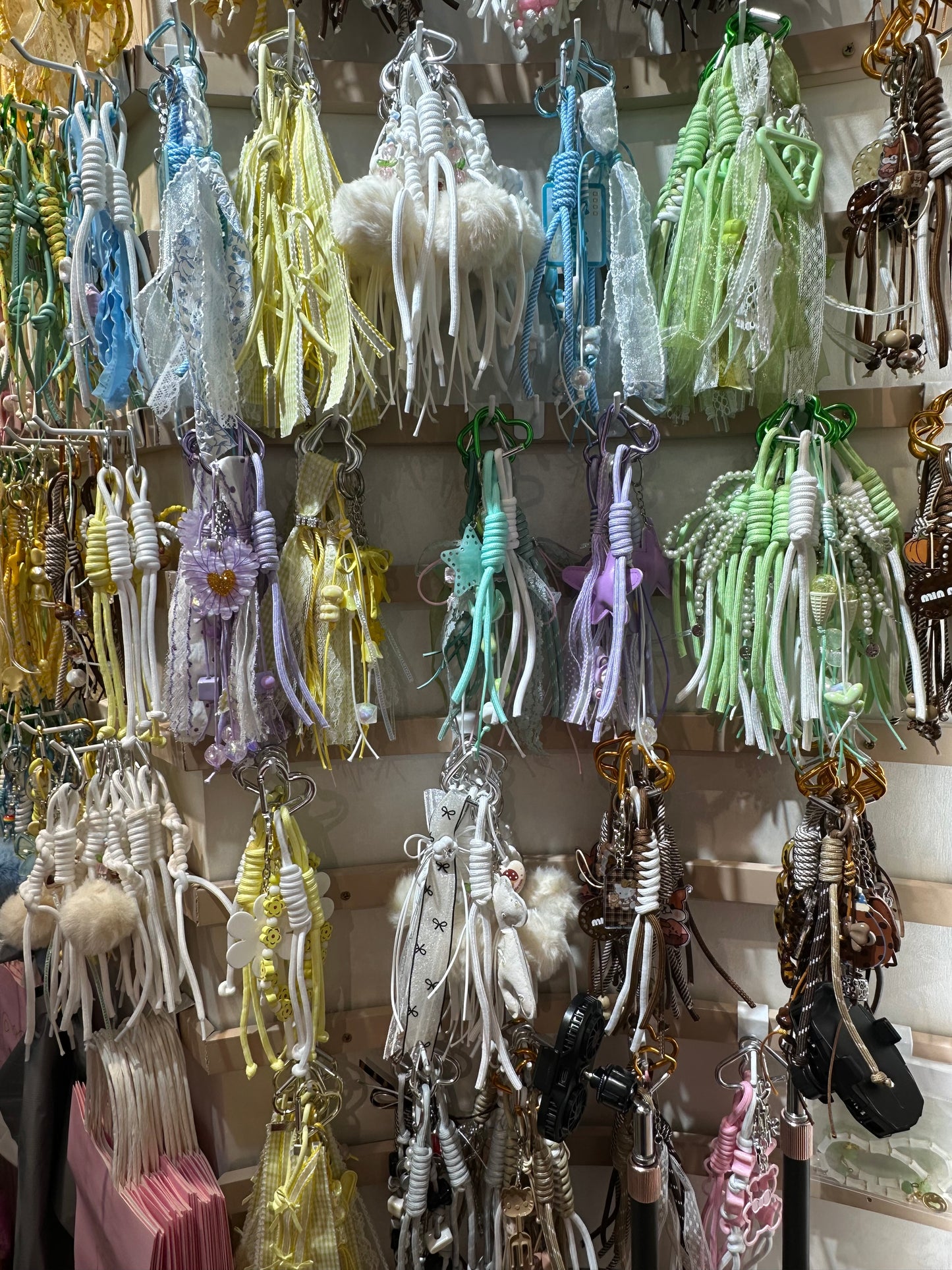 LIVESTREAM SHOP - KEY/PHONE CHAIN